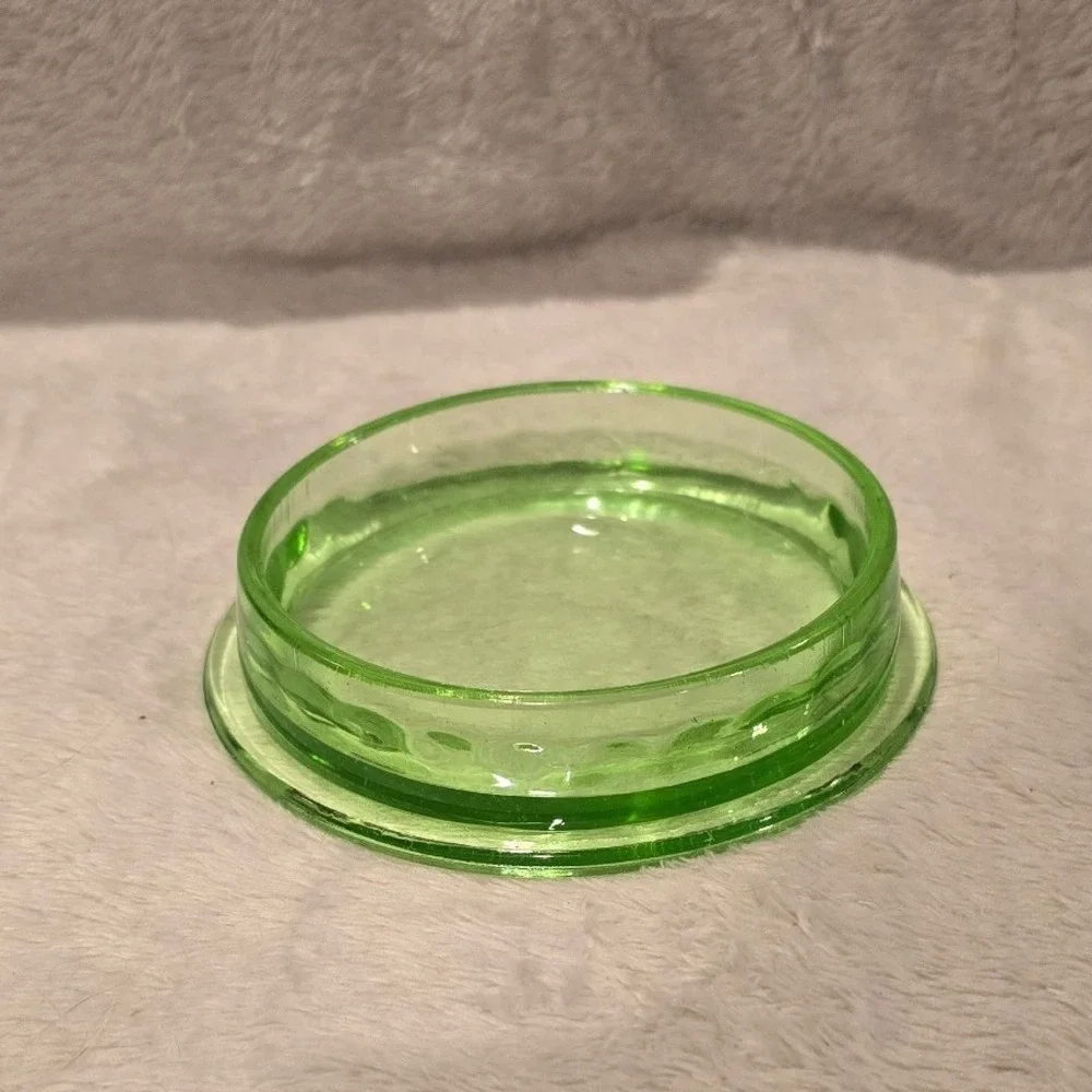 Vintage Green Uranium Glass Lid Round Green Depression Glass‎ UV Glow 3 3/8 inch